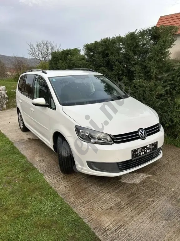 Volkswagen Touran 2.0 TDI DSG – 2011. godište | Očuvan porodični auto