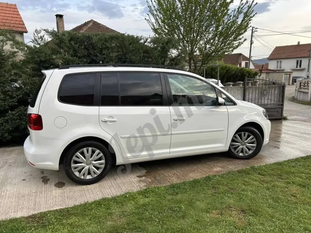 Volkswagen Touran 2.0 TDI DSG – 2011. godište | Očuvan porodični auto