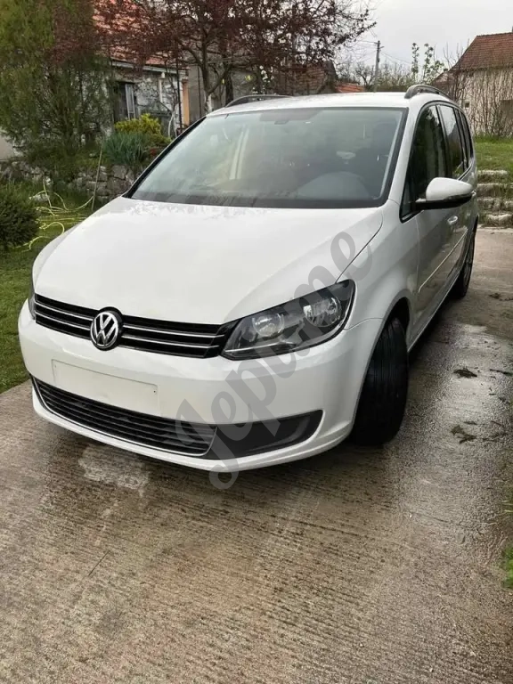 Volkswagen Touran 2.0 TDI DSG – 2011. godište | Očuvan porodični auto