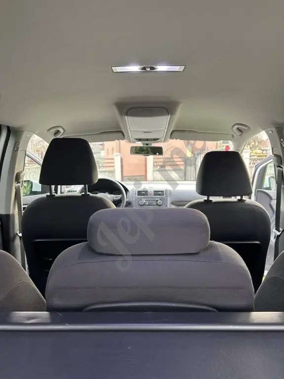 Volkswagen Touran 2.0 TDI DSG – 2011. godište | Očuvan porodični auto