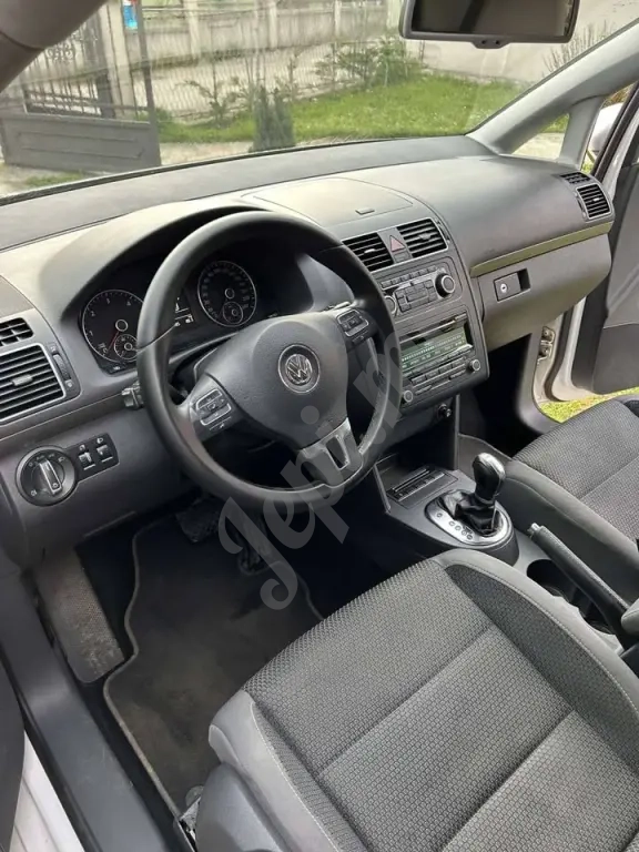 Volkswagen Touran 2.0 TDI DSG – 2011. godište | Očuvan porodični auto