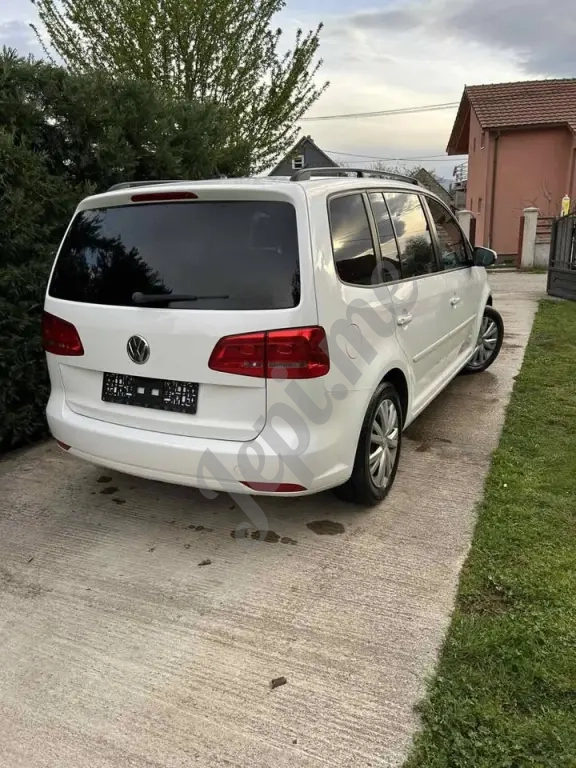 Volkswagen Touran 2.0 TDI DSG – 2011. godište | Očuvan porodični auto