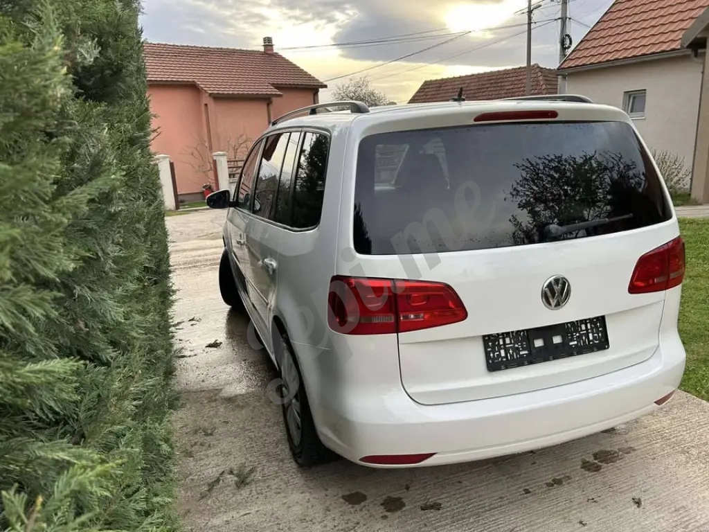 Volkswagen Touran 2.0 TDI DSG – 2011. godište | Očuvan porodični auto